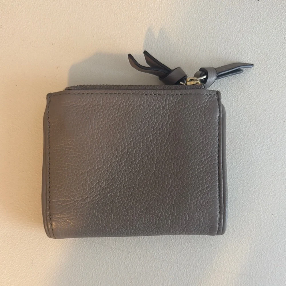 Kate Spade Gray/Beige Wallet Sleek Leather Design - Picture 2 of 3
